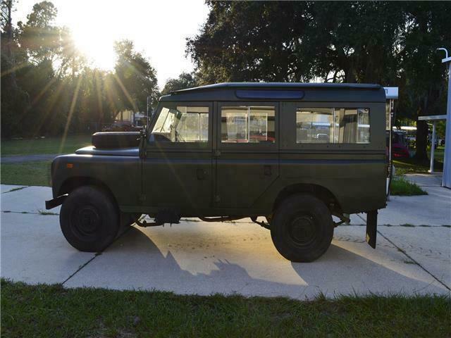 Land Rover Defender 109 1973 image number 6