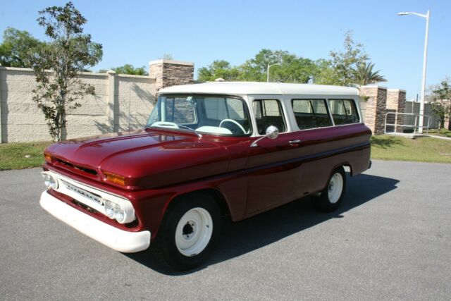 Chevrolet Suburban 1961 image number 0