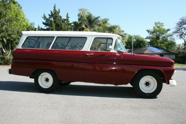 Chevrolet Suburban 1961 image number 11