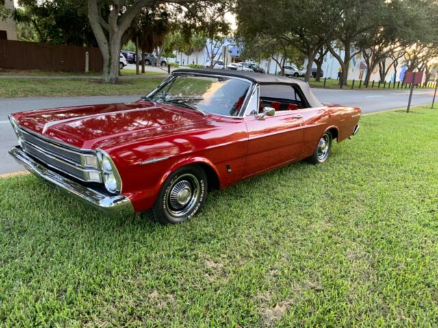 Ford Galaxie 1966 image number 29