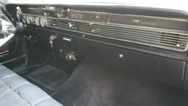 Lincoln Continental 1965 image number 11