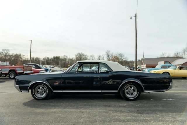 Oldsmobile Cutlass 1967 image number 3