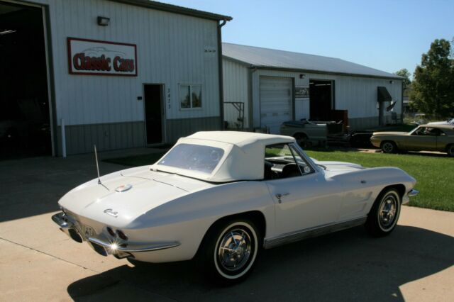 Chevrolet Corvette 1963 image number 29