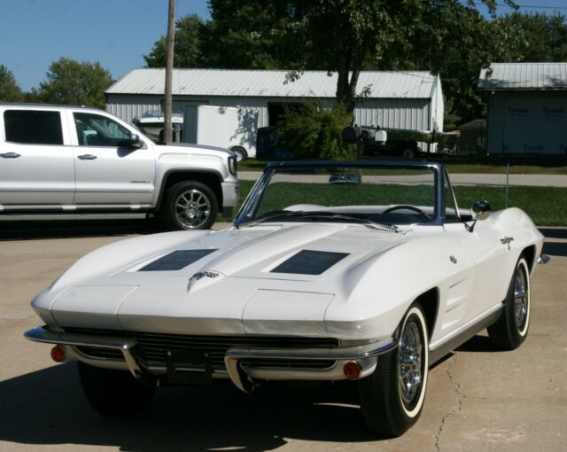 Chevrolet Corvette 1963 image number 32