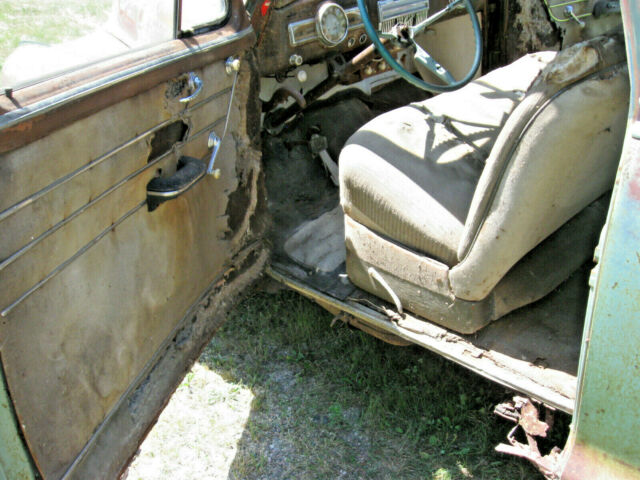 Pontiac Silver Streak 1948 image number 28