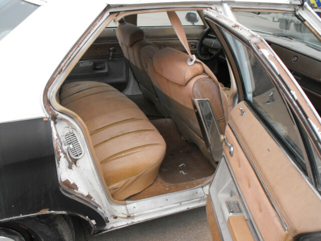 Buick LeSabre 1976 image number 10