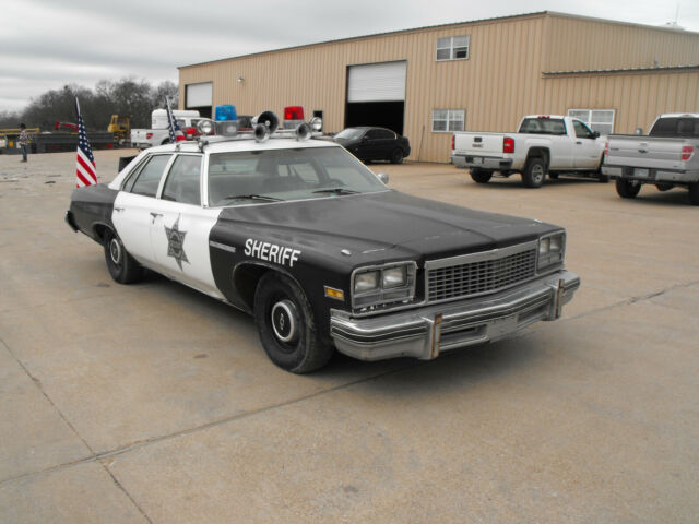 Buick LeSabre 1976 image number 2