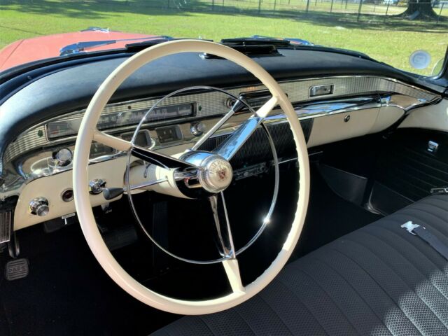 Buick Roadmaster 1956 image number 29