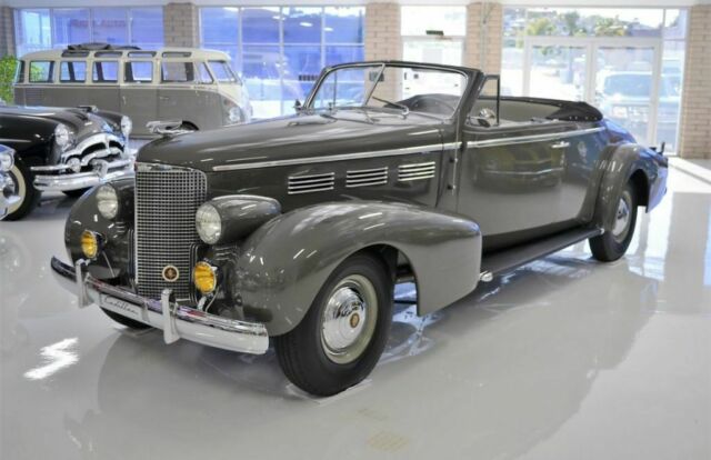 Cadillac Series 75 V-8 1938 image number 2