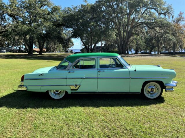 Lincoln Capri 1954 image number 21