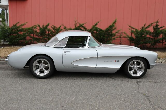 Chevrolet Corvette 1957 image number 2