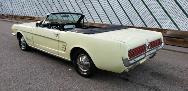 Ford Mustang 1966 image number 20