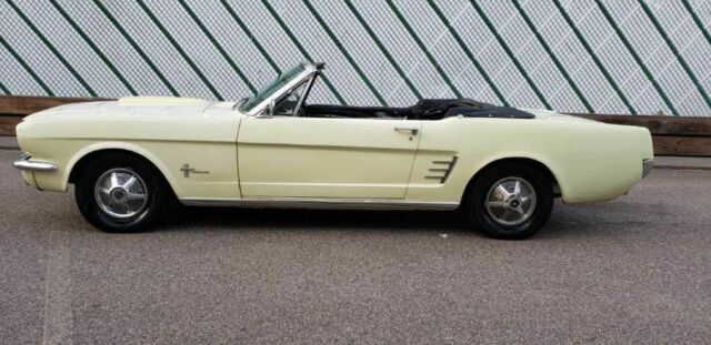 Ford Mustang 1966 image number 22