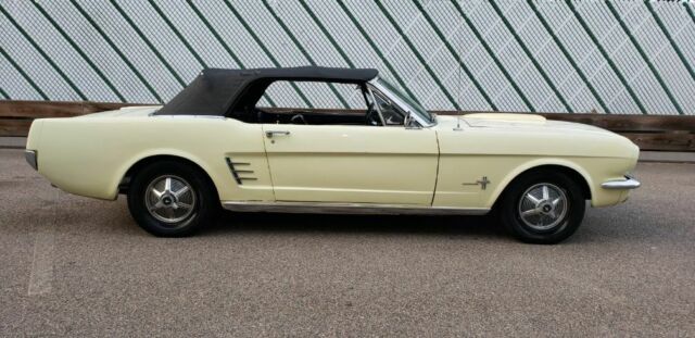 Ford Mustang 1966 image number 25