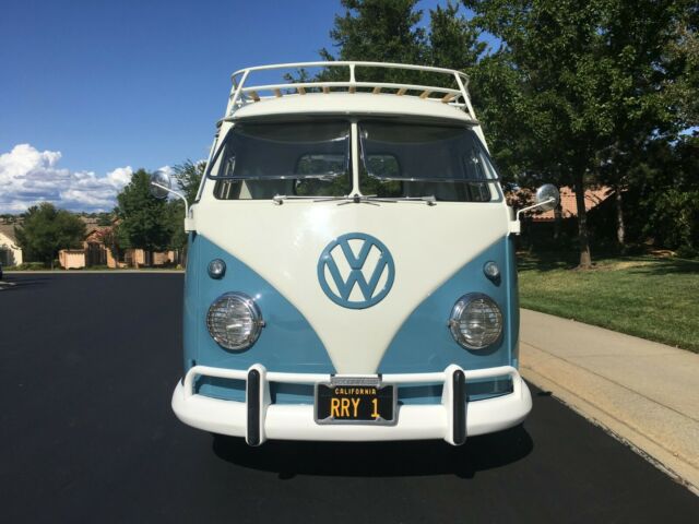 Volkswagen Bus/Vanagon 1961 image number 2