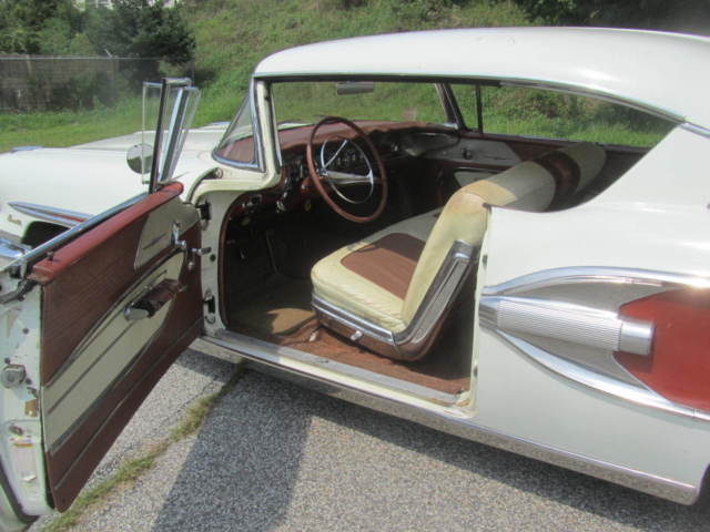 Pontiac Bonneville 1958 image number 30