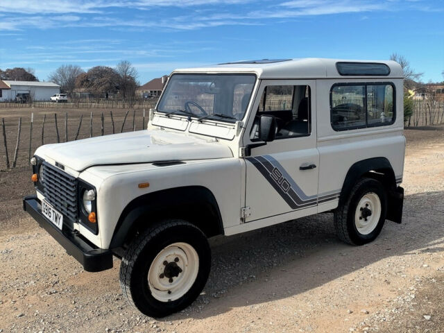 Land Rover Defender 1900 image number 1