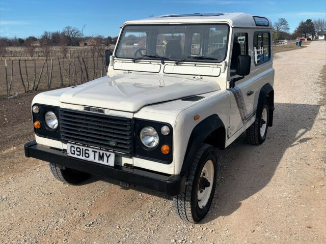 Land Rover Defender 1900 image number 16