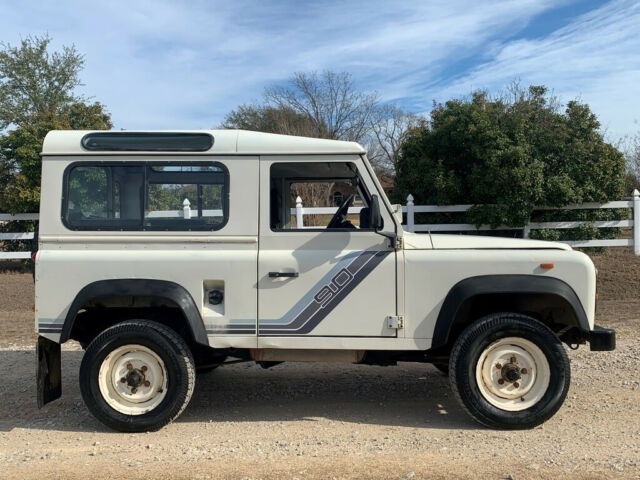 Land Rover Defender 1900 image number 18