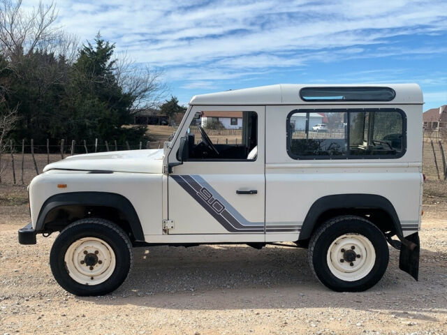 Land Rover Defender 1900 image number 19