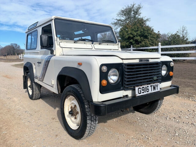 Land Rover Defender 1900 image number 5