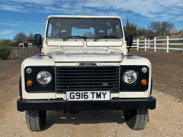 Land Rover Defender 1900 image number 8