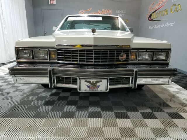 Cadillac DeVille 1977 image number 27