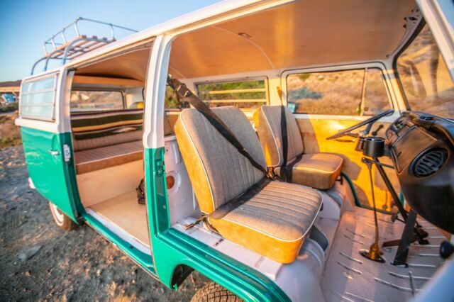 Volkswagen Bus/Vanagon 1973 image number 28