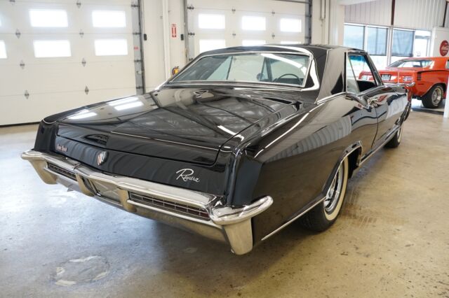 Buick Riviera 1965 image number 17