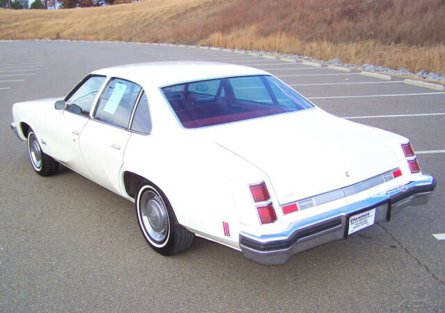 Oldsmobile Cutlass 1977 image number 43