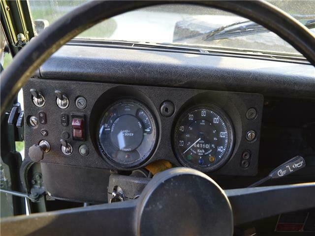 Land Rover Defender 109 1973 image number 34