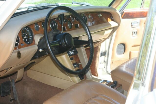 Rolls-Royce Silver Shadow 1976 image number 14