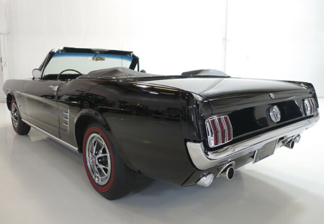 Ford Mustang 1966 image number 29