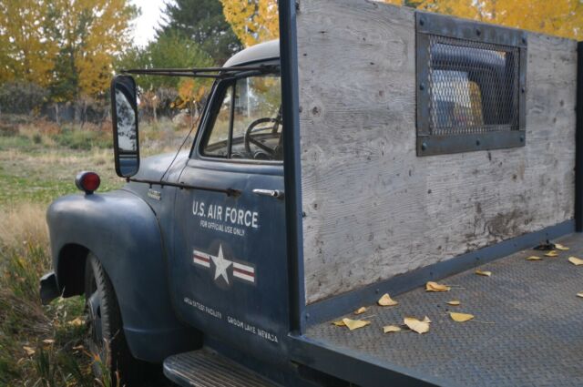 Chevrolet 2-ton Cab Chassis Flatbed Loadmaster Truck 1952 image number 20