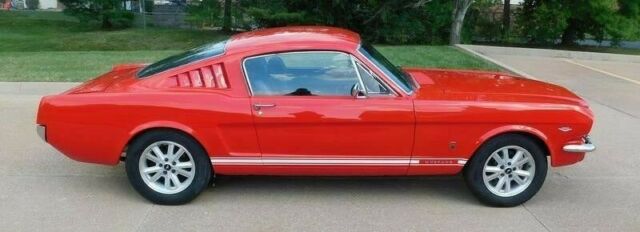 Ford Mustang 1965 image number 0