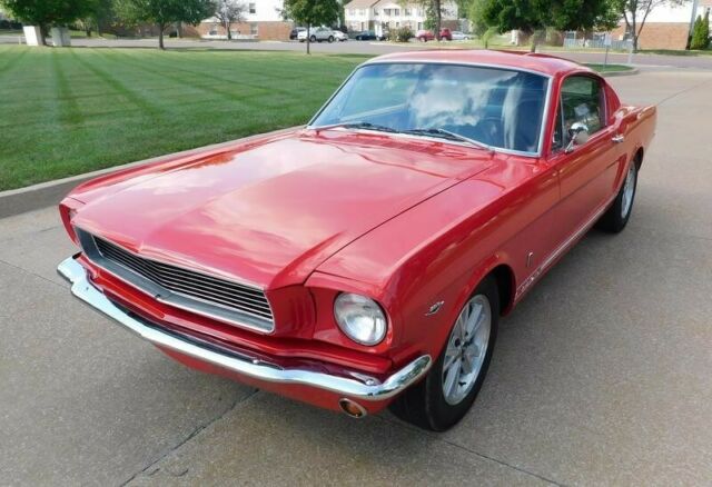 Ford Mustang 1965 image number 2