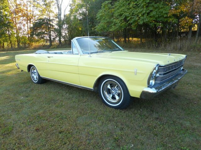 Ford Galaxie 1966 image number 29