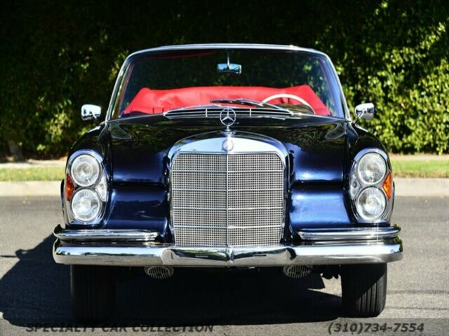 Mercedes-Benz 200-Series 1966 image number 1