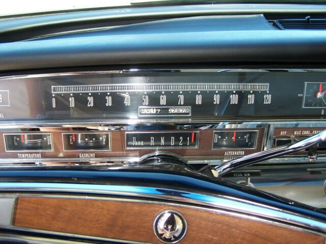 Chrysler Imperial 1966 image number 10