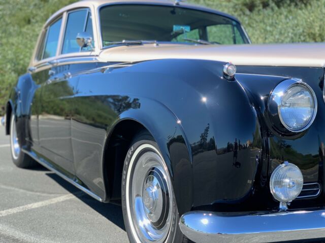 Rolls-Royce Silver Cloud II 1961 image number 17