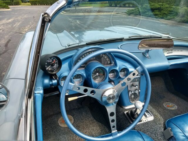 Chevrolet Corvette 1961 image number 32