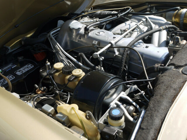 Mercedes-Benz SL-Class 1967 image number 15