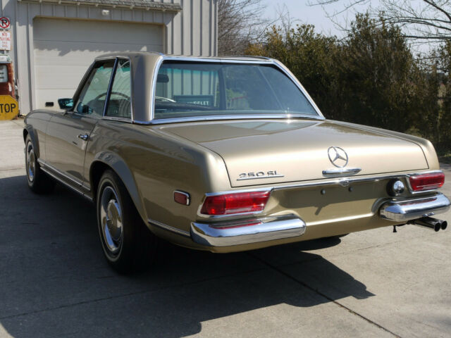 Mercedes-Benz SL-Class 1967 image number 24