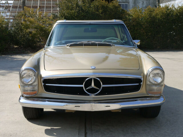 Mercedes-Benz SL-Class 1967 image number 26