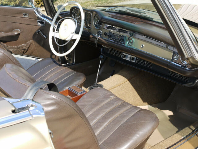 Mercedes-Benz SL-Class 1967 image number 30