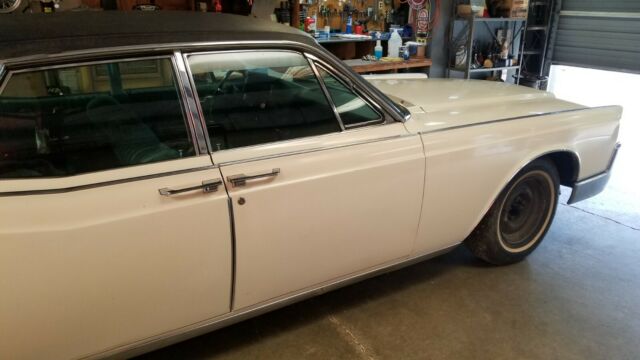 Lincoln Continental 1967 image number 1