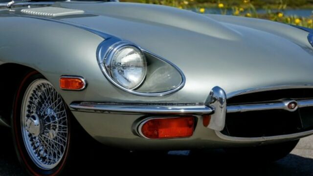 Jaguar E-Type 1971 image number 32