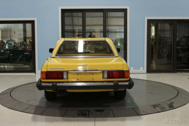 Mercedes-Benz 400-Series 1979 image number 27