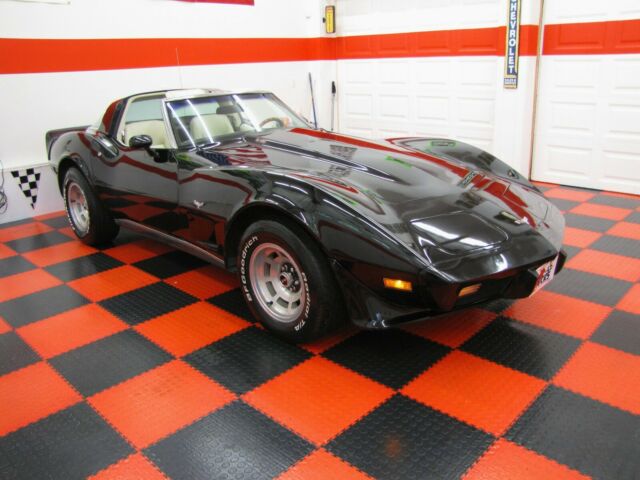 Chevrolet Corvette 1979 image number 2