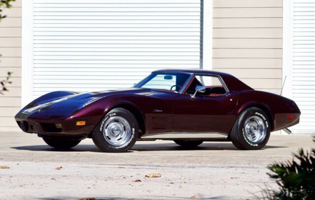 Chevrolet Corvette 1975 image number 2